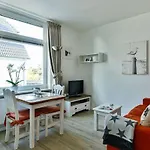App-7-in-strandnaher-lage-baederstil-villa-in-wenningstedt-sylt דירה