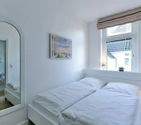 App-7-in-strandnaher-lage-baederstil-villa-in-wenningstedt-sylt Διαμέρισμα *