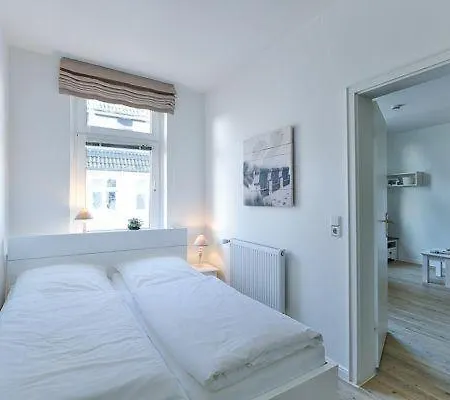 App-7-in-strandnaher-lage-baederstil-villa-in-wenningstedt-sylt Διαμέρισμα